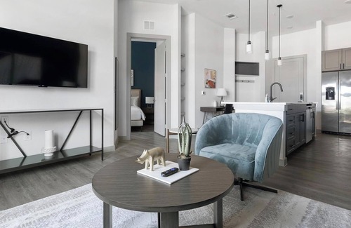 MLK Apartment | Landing | Chic 1BD, Yoga Studio, Rooftop Lounge