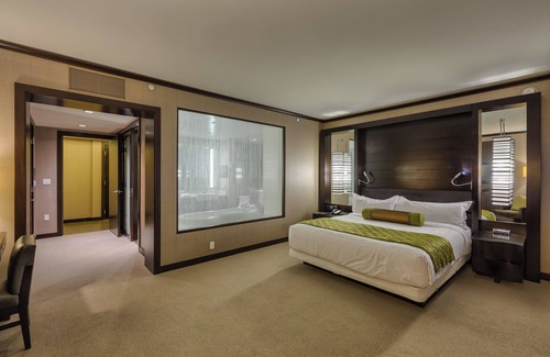 Las Vegas Strip Apartment | Largest Penthouse @ Vdara ! 2 BR/Ab Fab 270 ° Strip Views! Sleeps 7! 47th Flo