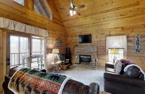 Gatlinburg - Pigeon Forge House | Lazy Bear Cabin Cabin