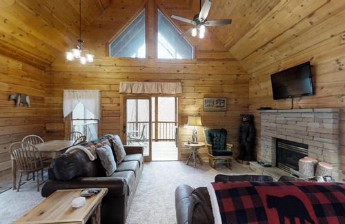 Gatlinburg - Pigeon Forge House | Lazy Bear Cabin Cabin