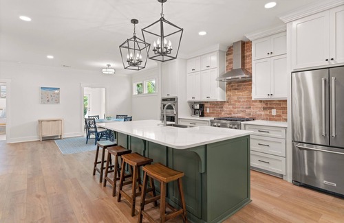 Kings Terrace House | Lillie’s Oasis, sleeps 6 with a pool