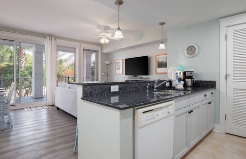 Baytowne Wharf Condo | Location! Baytowne Wharf 1BR Unit w/Balcony, Pool, Hot Tub, Tram, Beach, Gym