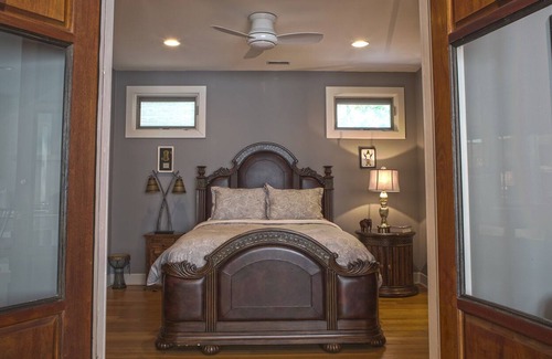 Hillsboro Village Apartment | Location! Within walking distance of restaurants, shops, Universities and more!