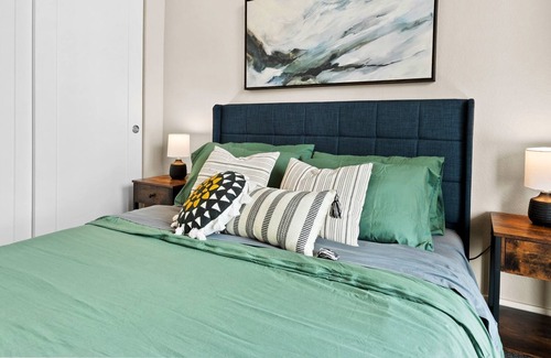 Northeast Park Hill Apartment | Loftium | Adorable 1 BR Guest Suite In Northeast Park Hill