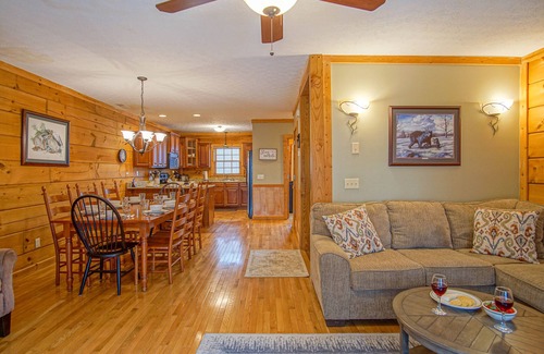 Snowshoe House | Loggers Run #7: 5 Bedrooms, 3.5 Bath: Slope Side. Overlooks The Ski Trail !