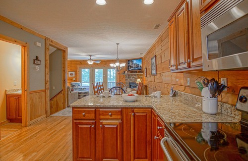Snowshoe House | Loggers Run #7: 5 Bedrooms, 3.5 Bath: Slope Side. Overlooks The Ski Trail !