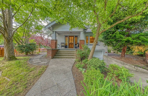 Green Lake House | Lovely home adjacent to the lake with large yard, gas grill, and game room