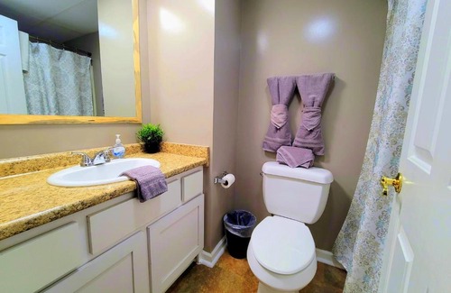 Gatlinburg Apartment | LOWEST PRICES OF THE YEAR Downtown Gatlinburg Suite, Close to everything, FREE HIGH SPEED WIFI, Private balcony, Pool, Hot Tub, sleeps 8