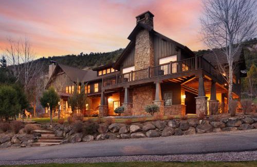 Cerise Ranch House | Luxe Artful Mountain Retreat with 4 King Suites, 8 Person Hot Tub and 3 Decks