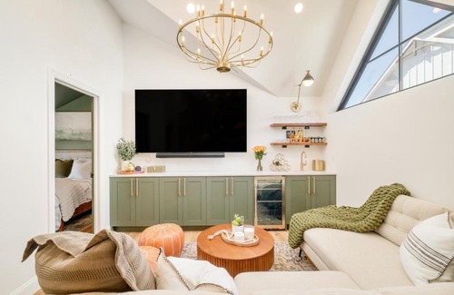 Sloan Lake Apartment | Luxe Designer Flat on Sloans Lake with Rooftop Deck