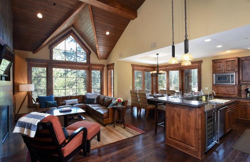 Truckee House | Luxury 4BD Townhome at Village at Northstar - Village Walk 37