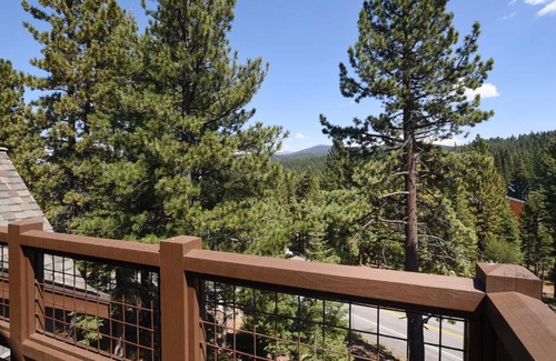 Truckee House | Luxury 4BD Townhome at Village at Northstar - Village Walk 37