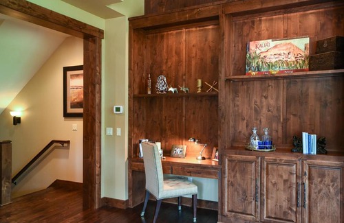 Truckee House | Luxury 4BD Townhome at Village at Northstar - Village Walk 37