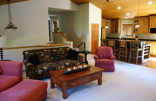 North Park City House | Luxury 4BR Twinhome Sleeps 12. Near ski resorts & bus. 3000 sq ft,