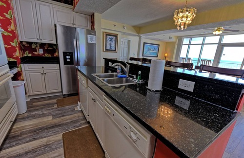 Myrtle Beach Condo | Luxury 5 Bedroom Oceanfront Condo With Spectacular Views, Jacuzzi, 3 Pools