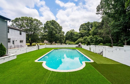 Grenloch House | Luxury 7 bedroom Mini-mansion w/pool in Gloucester Township with WiFi, AC, etc