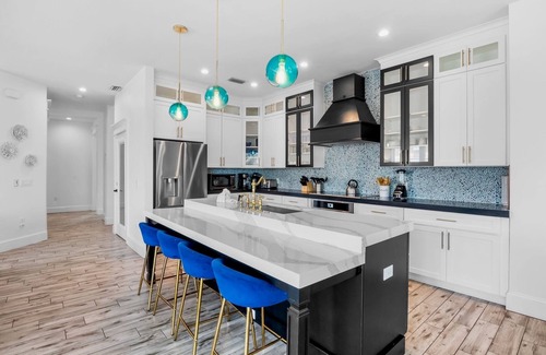 Bradenton Beach House | Luxury 7 Bedroom Home! Beach views, Private Pool, Spa, and Rooftop Deck!