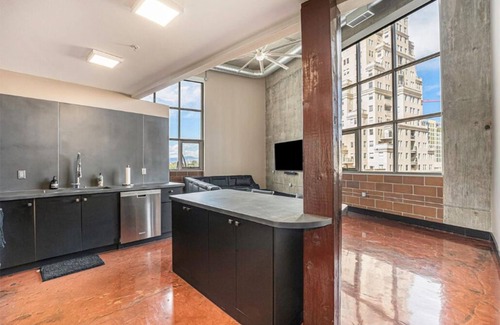 Golden Triangle Apartment | Luxury City Loft w/Breathtaking Mountain Views in Golden Triangle Art District
