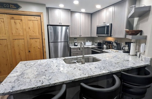 Avon Condo | Luxury Condo w/FREE WiFi, Parking, Heated Pool, Hot Tubs, Skier Shuttles