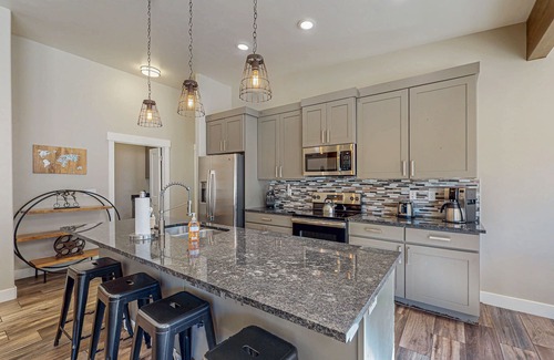 Moab South Valley House | Luxury desert condo with hot tub and mountain views - near town