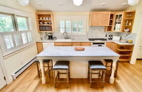 Whittier House | Luxury Dream Cottage - Hot Tub, 3 blocks from Pearl Street, and 5 outdoor patios