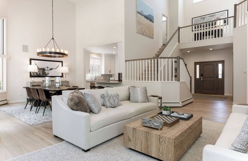 Edwards House | Luxury Home - Walk to Arrow Bahn Lift - 6-Bedrooms with 4 Kings + Game Room