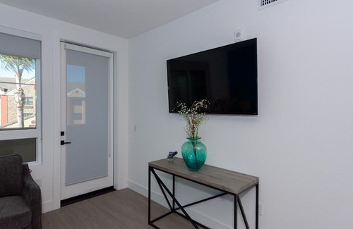Carlsbad Village Apartment | Luxury Loft with Spa& Gym Close to Beach