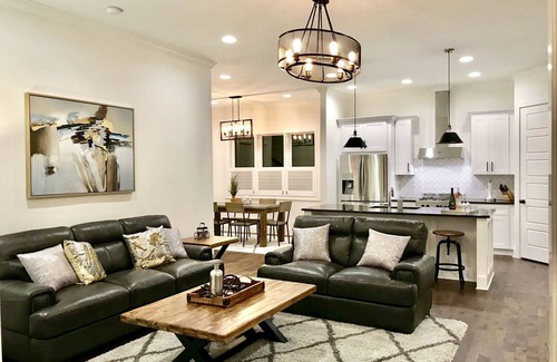 Edgehill House | LUXURY NEW HOME Near Gulch/4 King/4 Queen/2 Twin