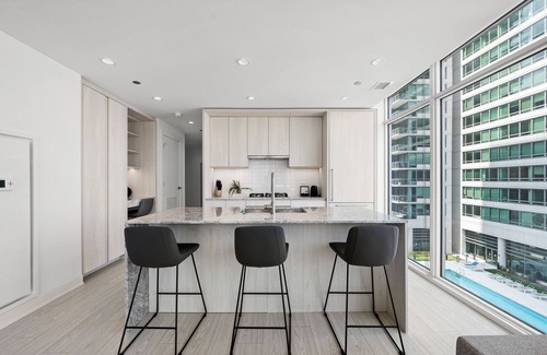 West Loop Apartment | Luxury Suites in Chicago's West Loop – Modern Comfort Meets Vibrant City Life