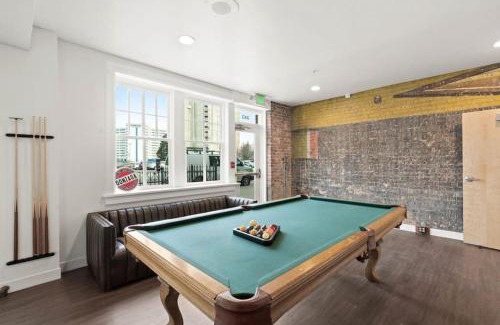 Riverside Apartment | Luxury w King Beds, Pool Table, Central Downtown!