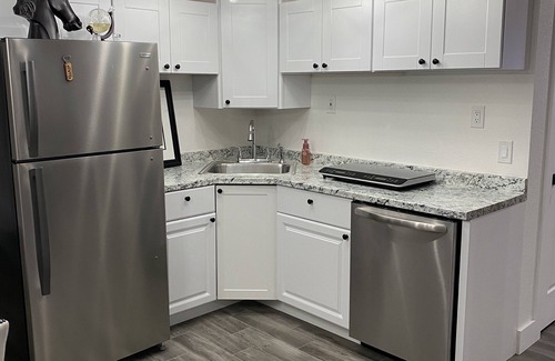 Centennial House | 🟢 Luxury Walk-Out Suite in Centennial 2BR Close to Denver , Parks, Trails