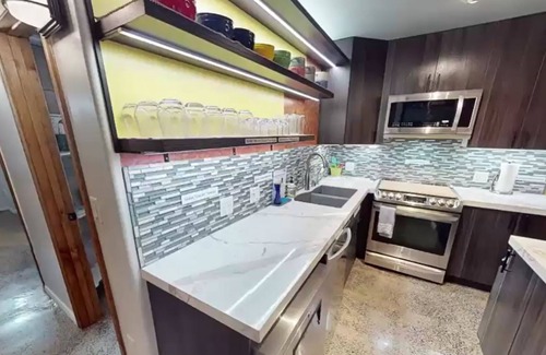 Las Vegas Strip Resort | LVStripHouse Condos Sleeps up to 14