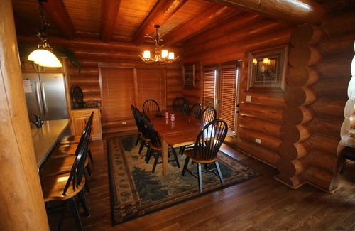 Pigeon Forge Cabin | Majestic Mountaintop Retreat- Breathtaking Views, Luxury Lodge over Pigeon Forge