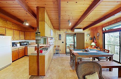 Dunes City House | Marty's Lakehouse on the Coast