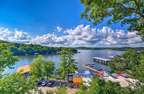 Lake Ozark Apartment | Marvelous Lakefront Condo with Deck and Grill!