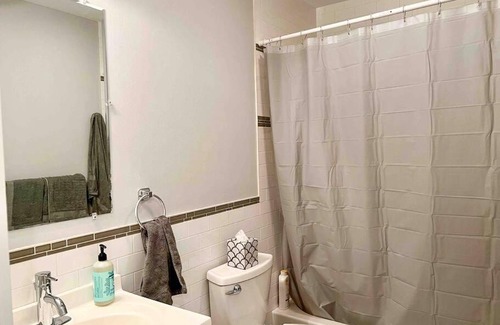 North Philadelphia West Apartment | Massive New 9 beds/2.5 bath Sleeps 18 w/Rooftop