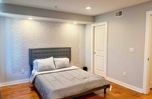 North Philadelphia West Apartment | Massive New 9 beds/2.5 bath Sleeps 18 w/Rooftop