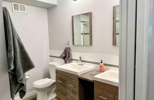 North Philadelphia West Apartment | Massive New 9 beds/2.5 bath Sleeps 18 w/Rooftop