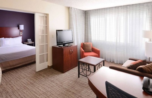 North Dallas Apartment | Minutes from Southern Methodist University! FREE Parking, Pets are welcome, Pool