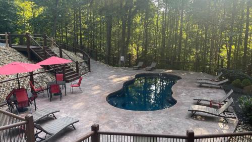 Gatlinburg - Pigeon Forge House | Misty Mountain by AvantStay Hot Tub Mountain Views Theater Pool Table