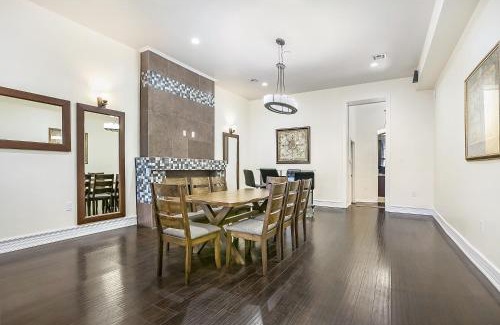 Faubourg Lafayette Apartment | Modern 4BR Penthouse in Downtown by Hosteeva