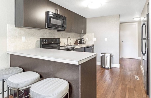 Longmont Apartment | Modern Apartment in Prime Location (ID6199X15)
