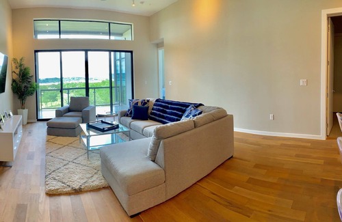 Emerald Point Condo | Modern Condo on Lake Travis