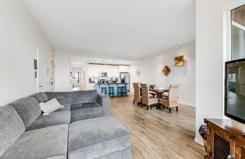 Rockaway Beach House | Modern Condo on the Beach with Spectacular Views