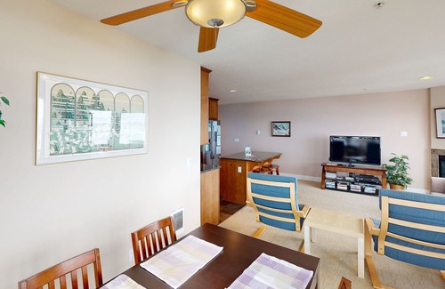 Rockaway Beach Condo | Modern Condo with Gorgeous Views, Balcony, & WiFi - Quick Walk to Beach