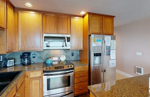 Rockaway Beach Condo | Modern Condo with Gorgeous Views, Balcony, & WiFi - Quick Walk to Beach
