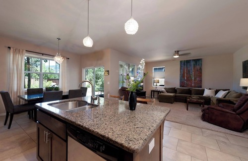 Durango House | Modern Home 2 Miles from Downtown DGO - Pet Friendly - Fenced Yard (30+ Day)