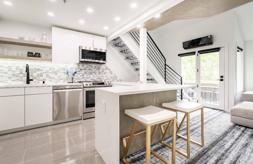 Whittier Condo | Modern & Unique Pearl street condo