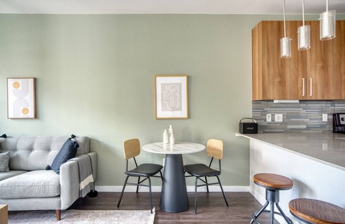 Uptown Apartment | Modern Uptown 1BR w/ W/D, Gym & Pool, walk to RiNo bars, by Blueground