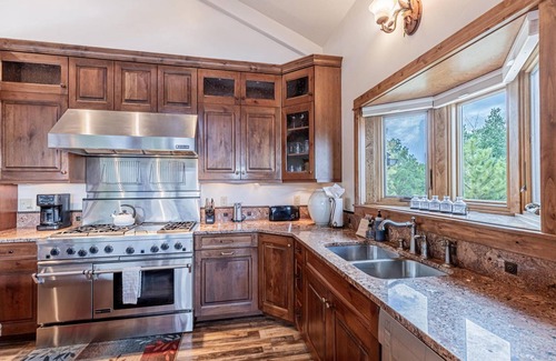 Steamboat Springs Condo | Monthly Discounts-Unforgettable Views w/PrivateHotTub-2 En Suites-2 Car Garage-Elevator-Sauna-Steam